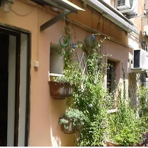  Appartamento Independent With Garden Heart Of Trastevere John Cabot